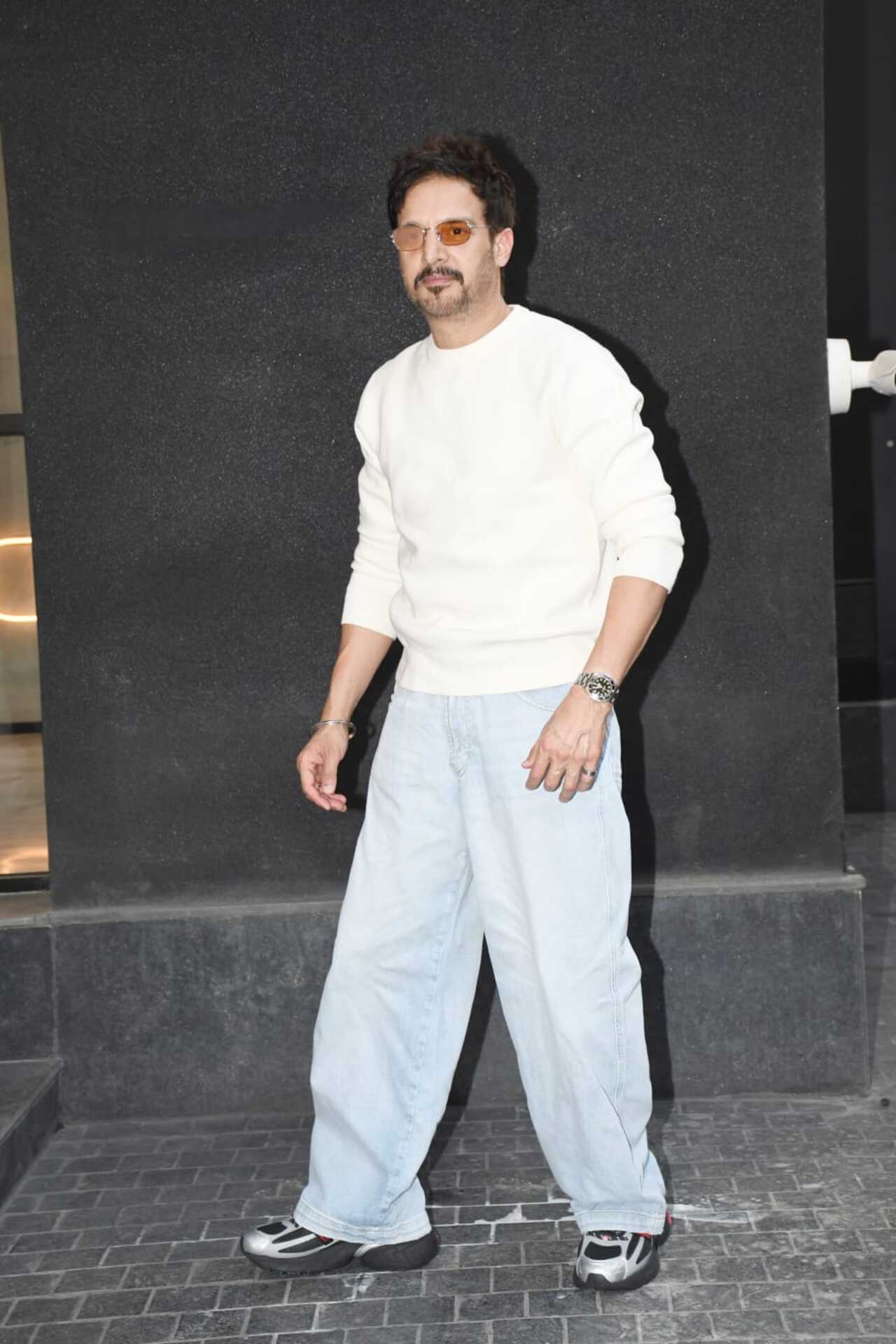 Jimmy Shergill also attended the screening and grabbed attention with his stylish casual look. The actor wore an off-white sweatshirt with baggy light blue denims.